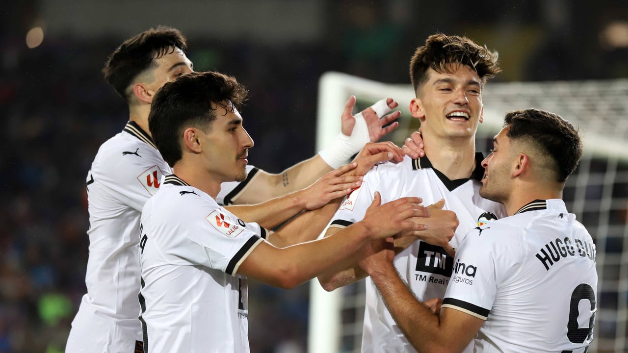 El Valencia, abierto a su salida