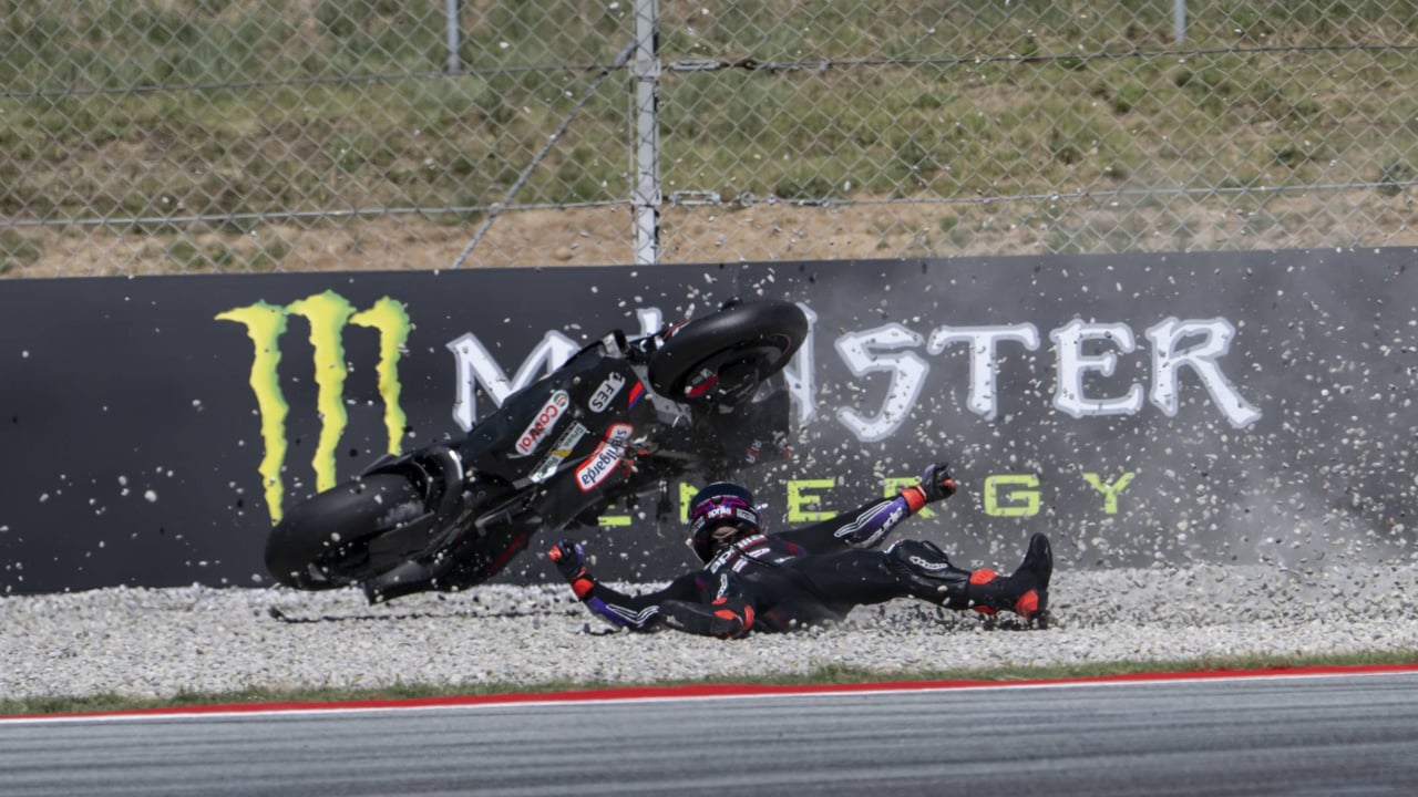 Jorge Martín, tras cuatro caídas en Montmeló, reconoce sufrir dos esguinces y estar magullado, pero manda un aviso para el domingo