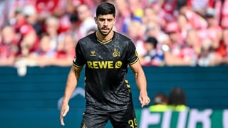 Giro radical con Cenk Özkacar que celebran en el Valencia