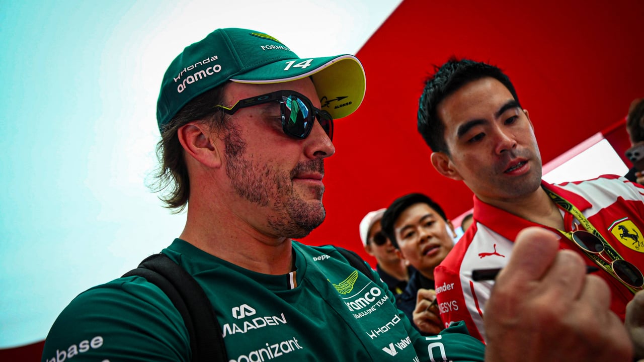 Fernando Alonso, obligado a firmar