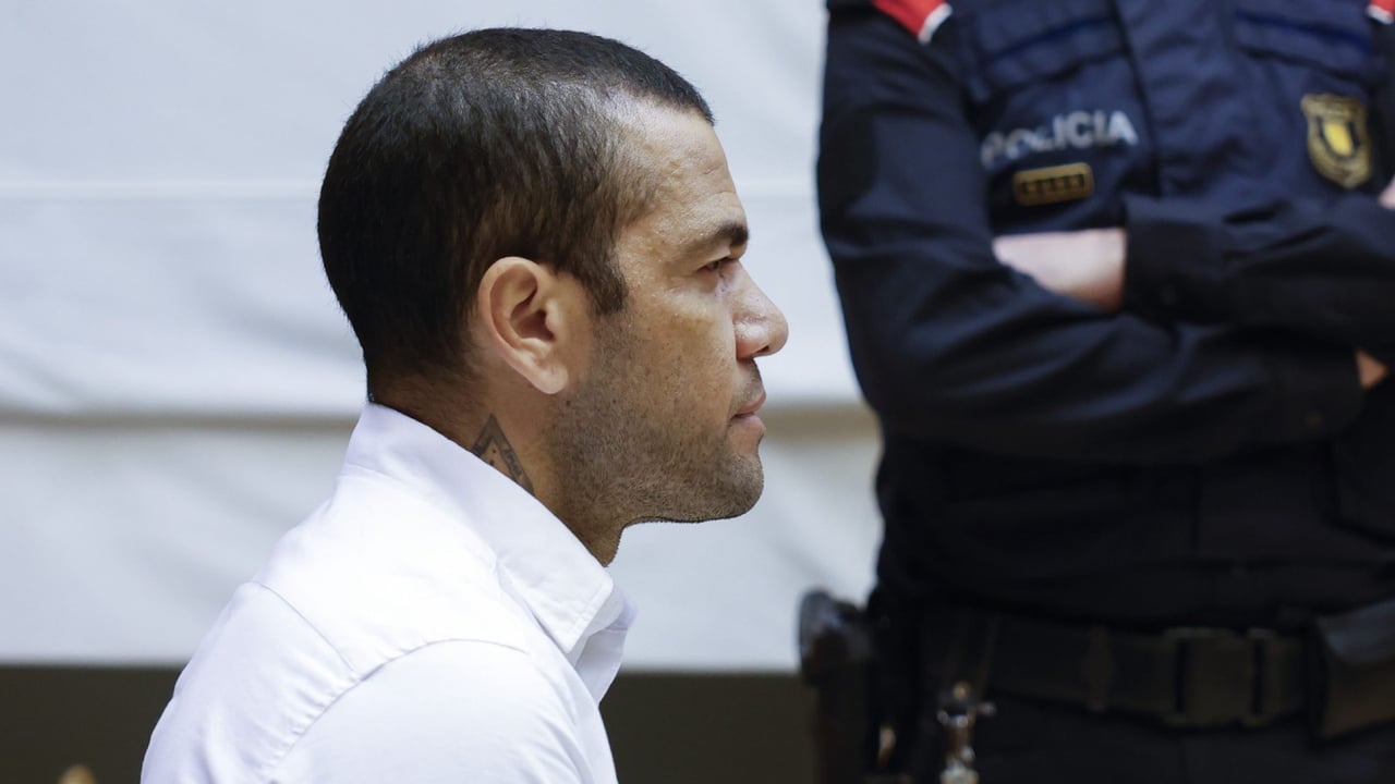 Dani Alves paga la fianza y sale de la cárcel