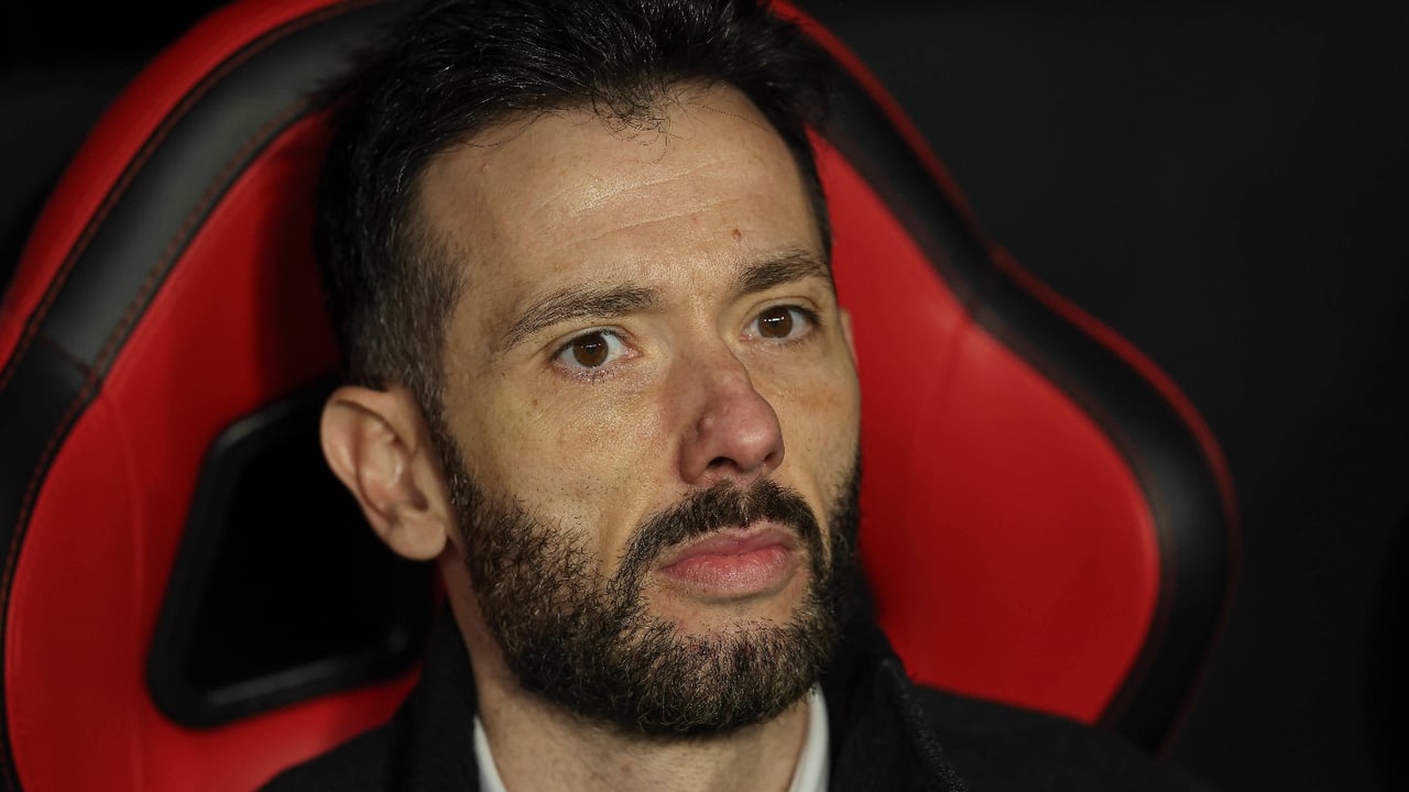 Corberán no cree que se juegue el puesto en el Nervión y elogia el mercado de fichajes del Sevilla: "Se han movido mucho y bien a pesar de las restricciones"