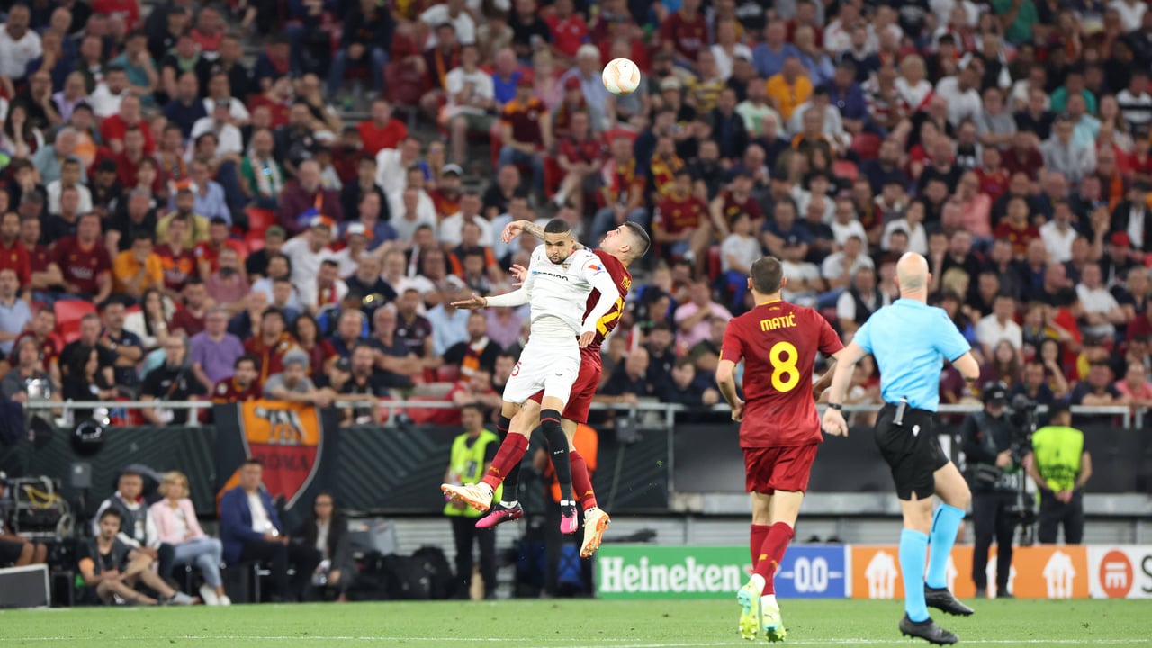 Anthony Taylor, árbitro de la final de la Europa League entre Roma y Sevilla, aún tiene pesadillas con aquel día: "La peor de mi carrera"