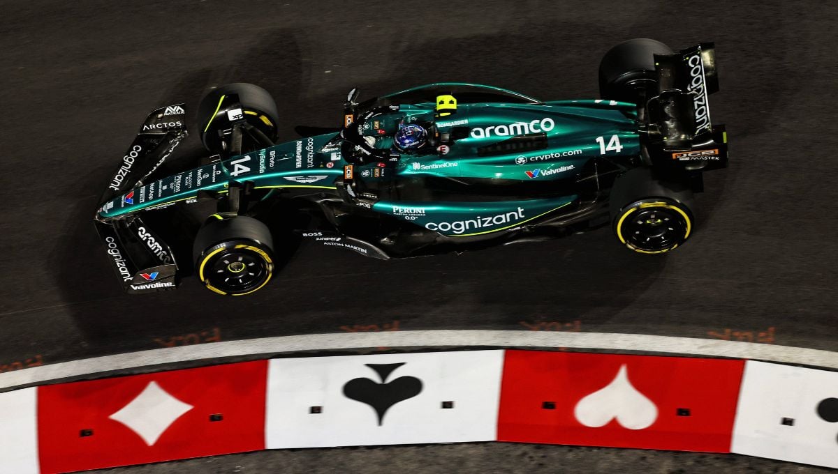 La FIA frena a Sainz, pero Fernando Alonso va lanzado