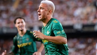 Nueva dimensión en el futuro inmediato de Pablo García tras el gol en el Valencia - Betis: "Hasta ahí podemos leer"
