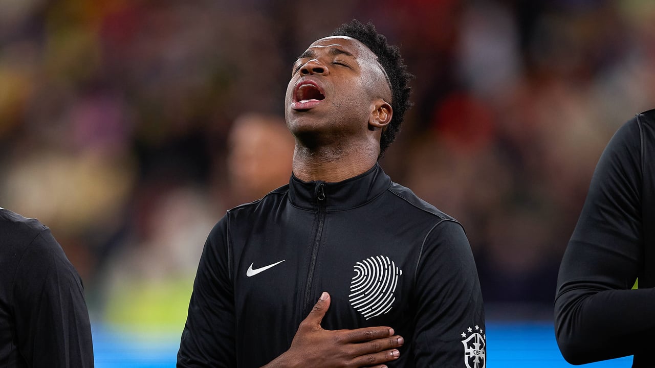 Vinicius apoya a Acuña y Quique Sánchez Flores por los casos de racismo