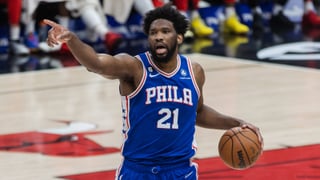 Joel Embiid regresa por la puerta grande y Luka Doncic acaba cariacontecido