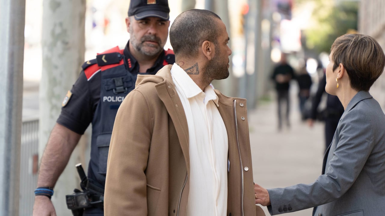 Dani Alves se va de fiesta