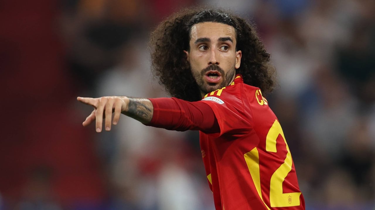 Tremenda lluvia de 'dardos' de Cucurella