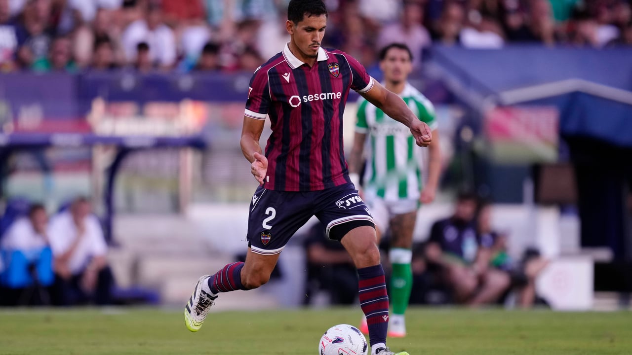 Aïssa Mandi, jugador del Levante y analista de Champions en el Betis: "Va a ser muy difícil, lo veo igualado pero le doy ventaja al Lille"