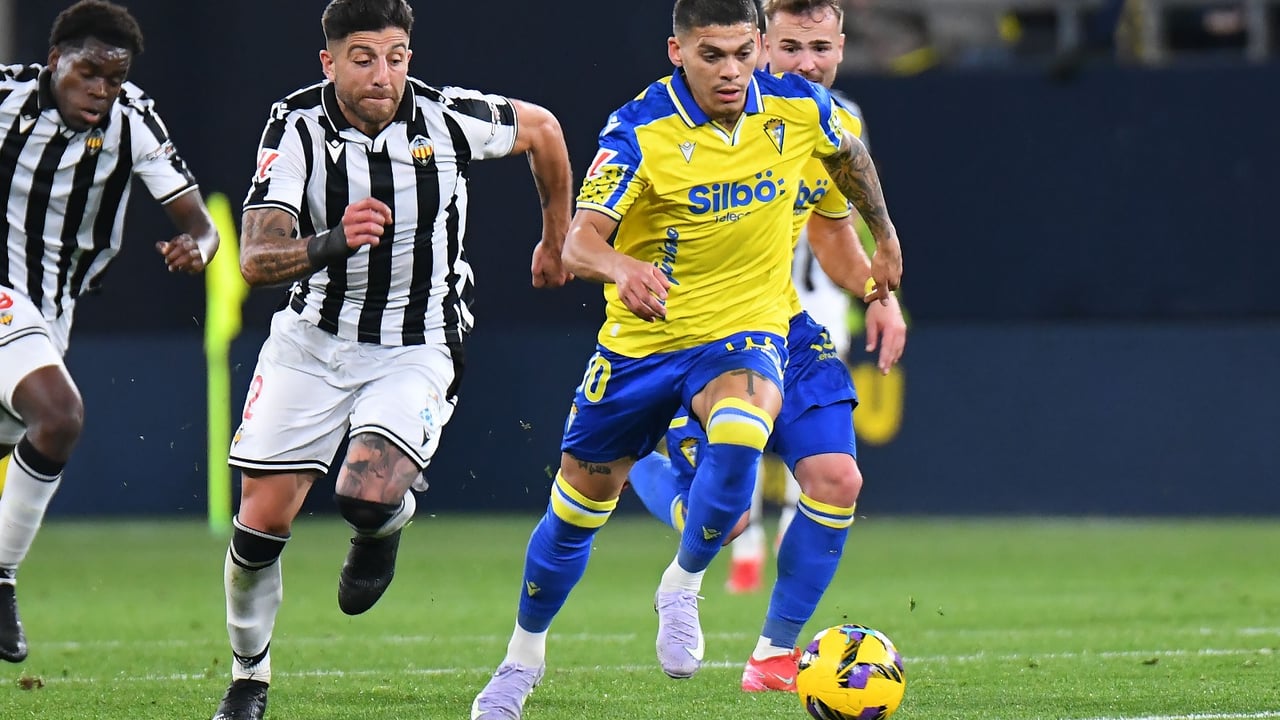 Así queda la clasificación de LaLiga Hypermotion, tras el empate del Cádiz y la victoria del Elche en la jornada 28 de Segunda división