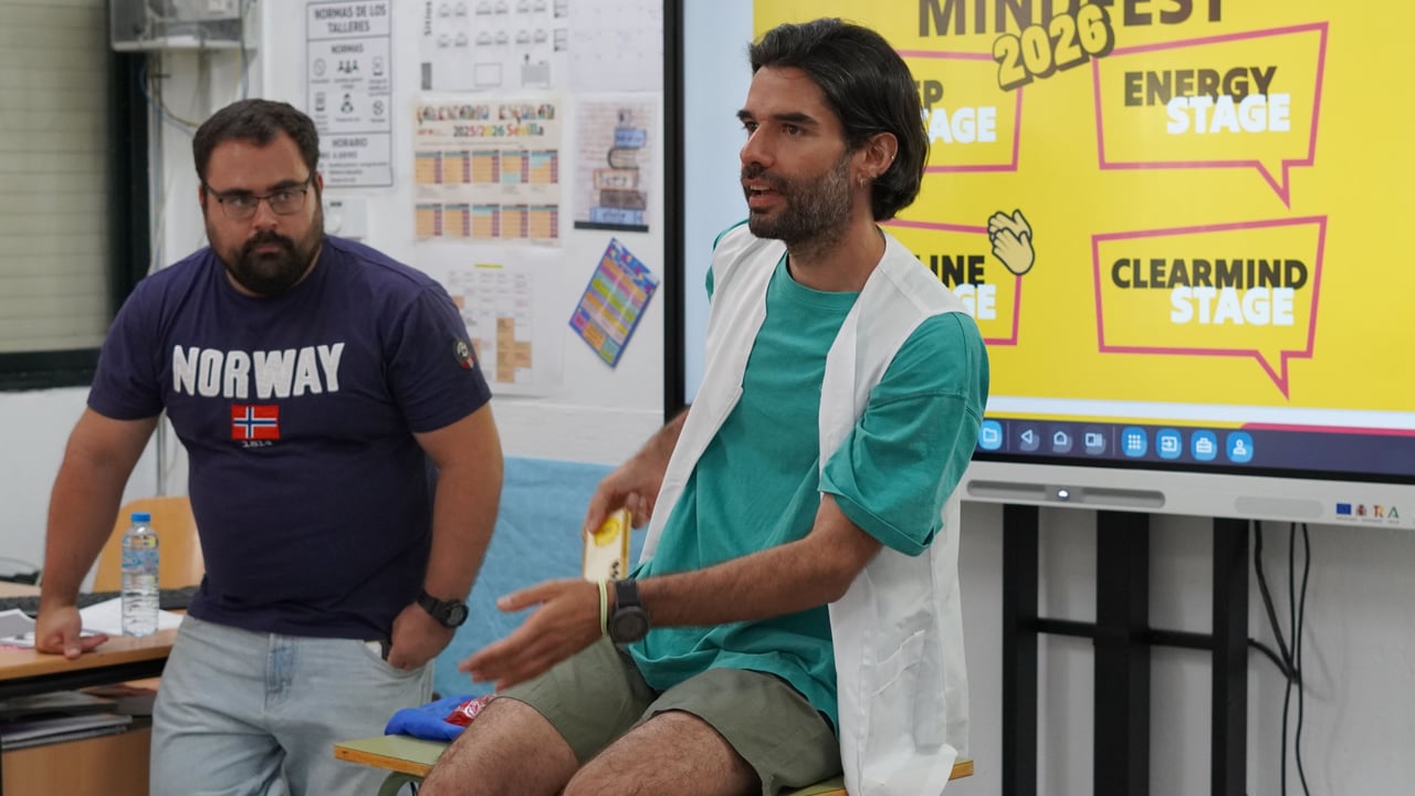 La Fundación Quirónsalud reúne a más de 60 adolescentes del Polígono Sur para promover el bienestar emocional