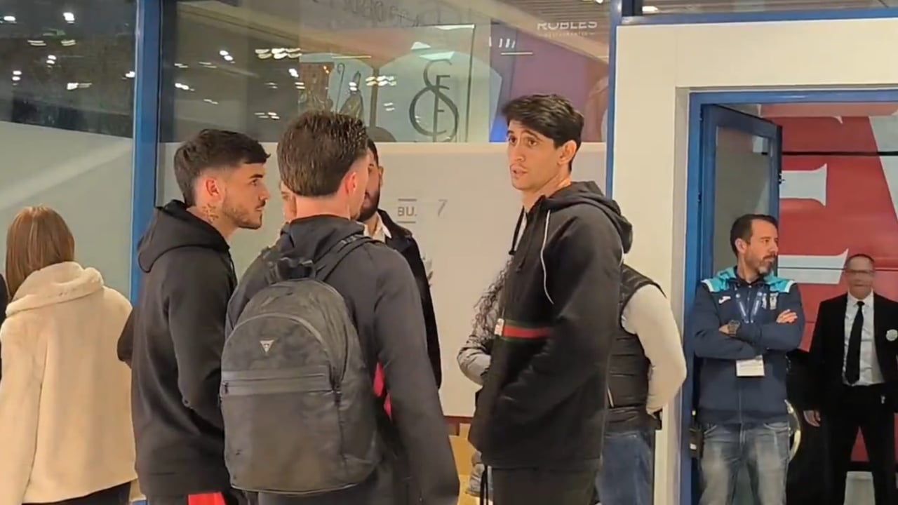 Yassine Bono intenta un imposible con su Sevilla