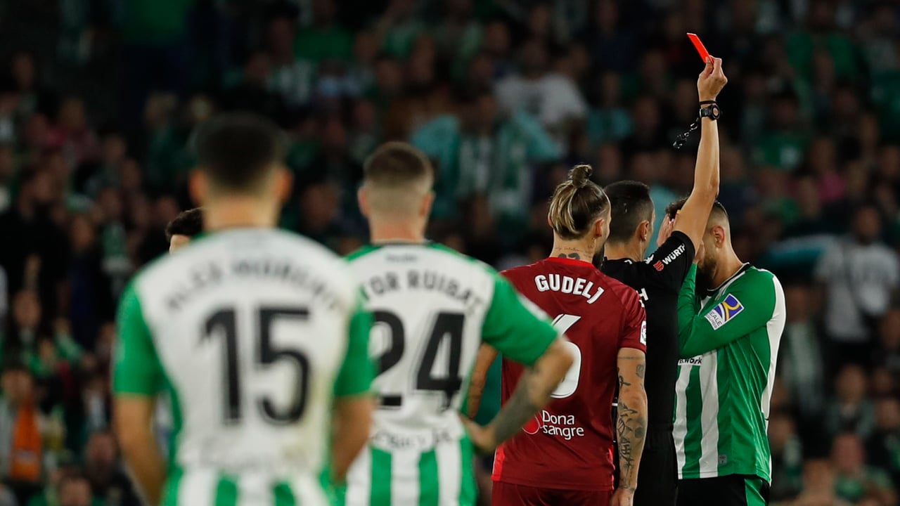 Autocrítica, toda, pero lo de las tarjetas al Betis clama al cielo