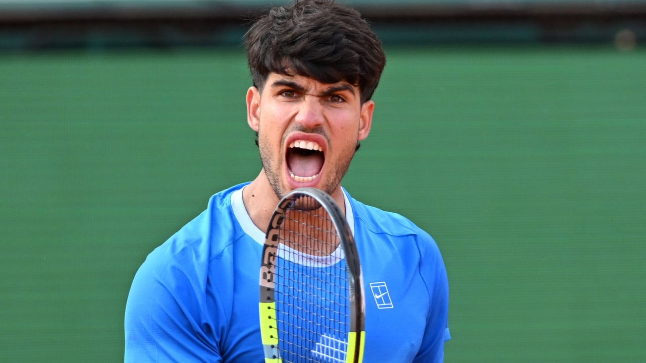 Carlos Alcaraz acepta el duelo ante Sinner tras cargarse al ídolo local Vacherot en Montecarlo
