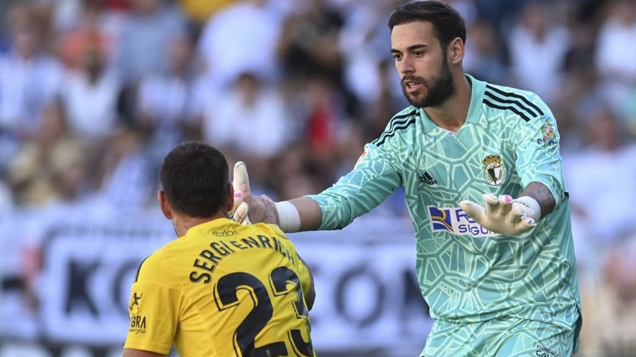 José Antonio Caro, el portero de récord por el que el Sevilla se adelantó al Betis y al Cádiz