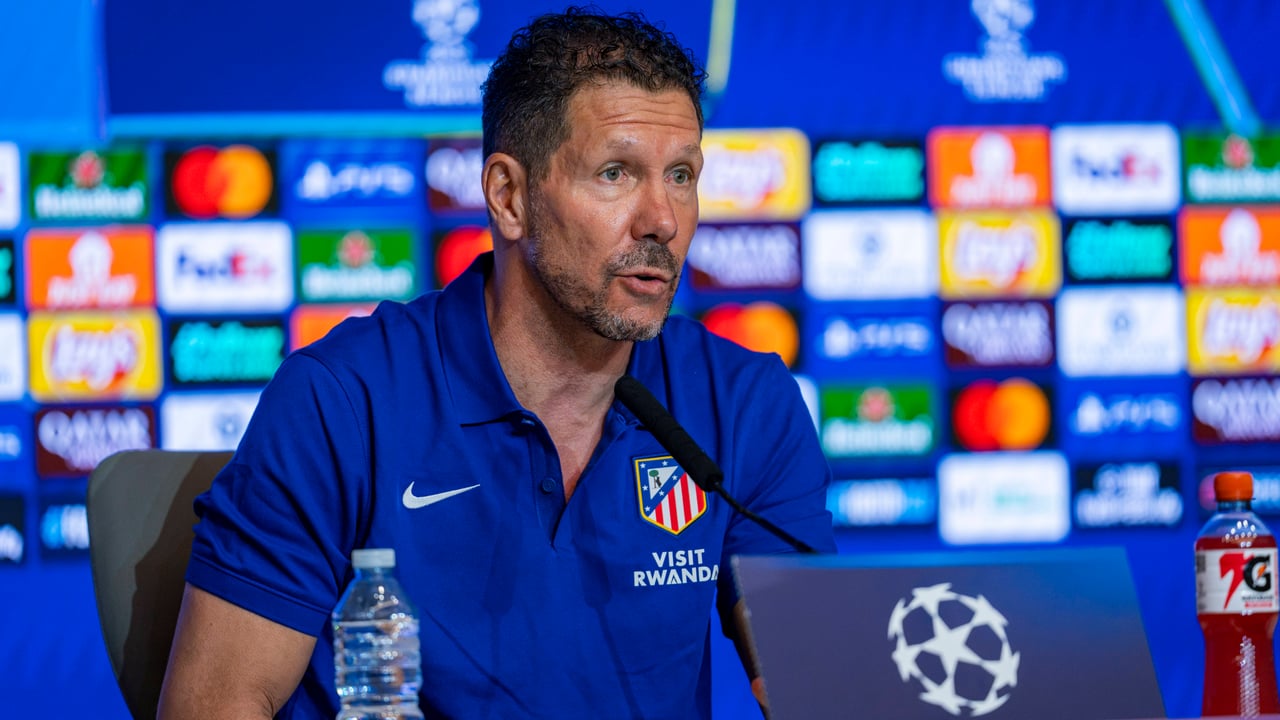 Simeone lanza un aviso antes del Manchester United y habla de Julián Álvarez: "Esperemos que pueda seguir creciendo para llegar al lugar en el que todos le queremos ver"