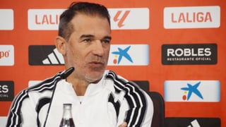 García Plaza confirma el regreso de dos baluartes, sorprende con Manu Bueno y zanja la polémica con el Real Madrid: "Estoy alineado con lo que haga el club"