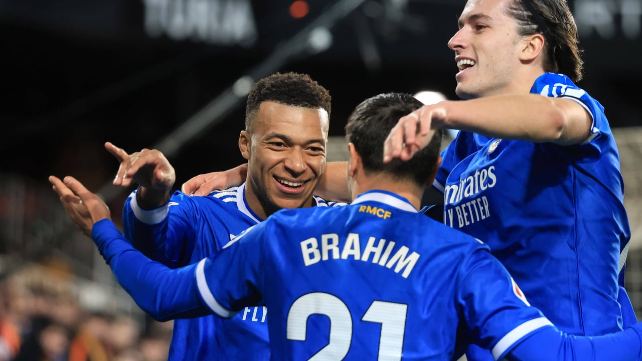 Valencia 0-2 Real Madrid: El Real Madrid castiga a un Valencia sin gol y la situación de Corberán se agrava