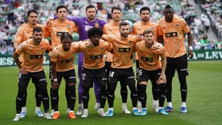 Uno de los peores Valencia de siempre vuelve a las andadas y se mete en un lío