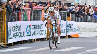 Pogacar ganó la Milán-San Remo sin saber que su bici estaba rota