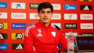 Juanlu aparca su posible salida del Sevilla FC y señala que está "muy cerca de cumplir un nuevo sueño" 