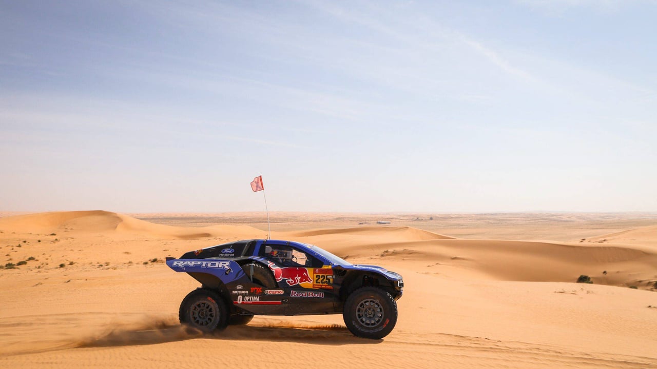 Ford quiere a Carlos Sainz, pero se protege sus espaldas