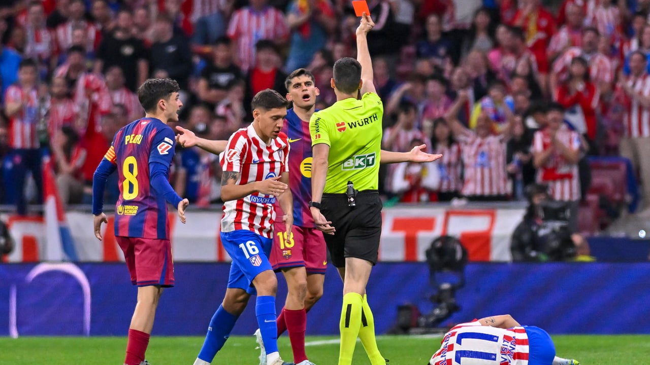 El Atlético de Madrid estalla por la polémica del partido contra el Barcelona: "Solo queda sentir vergüenza"