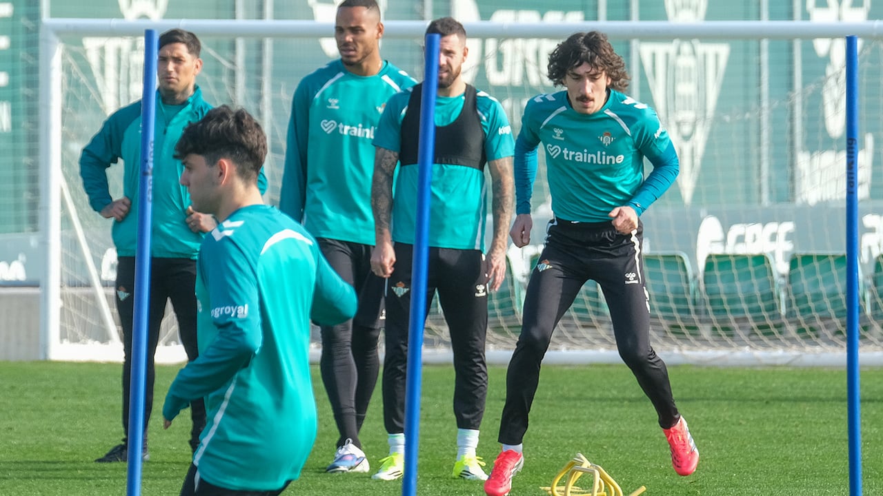 Siete bajas y el regreso de Bakambu en la lista del Betis contra el Elche en la Copa del Rey