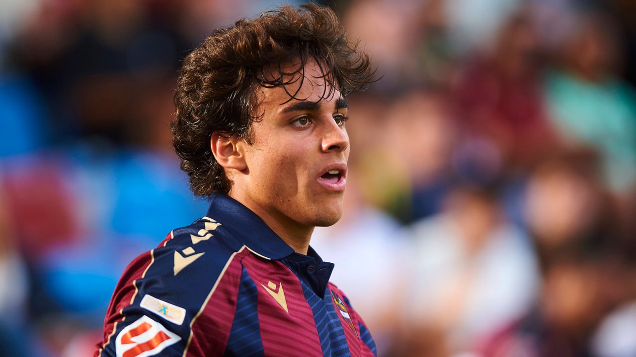 El Levante confirma el traspaso de Carlos Álvarez: el dinero que se lleva el Sevilla