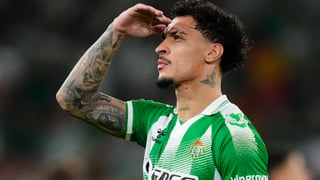 Antony sufre un doloroso robo durante la remontada del Betis contra el Oporto: "Veo miedo en las personas que más quiero"