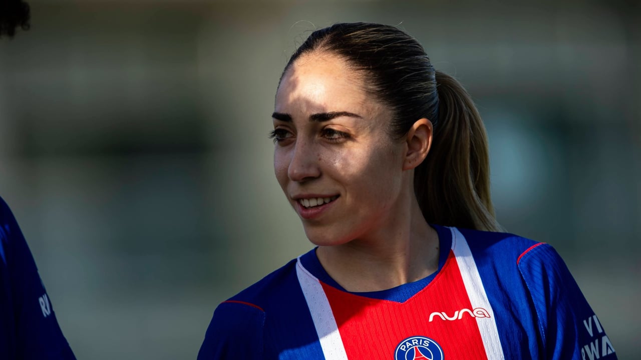 La reflexión de Olga Carmona, jugadora del PSG, sobre la vida en París: "El jamón me lo traigo de casa envasado al vacío y la tortilla de patatas me la hago en mi casa"