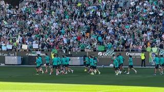 El beticismo se concentra en masa en La Cartuja para dar el último aliento antes del derbi