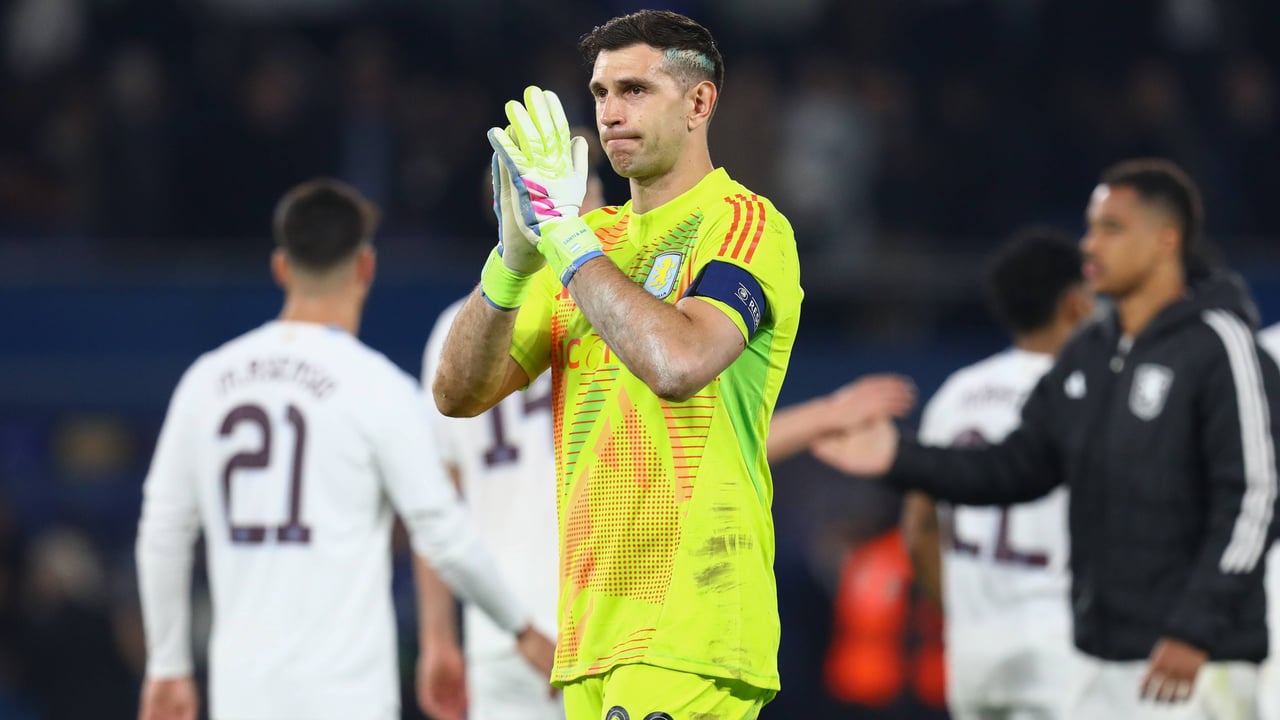 Dibu Martínez, más cerca