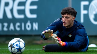 Inoportuna lesión de Manu González, portero pluriempleado del Real Betis y la selección española: Morante y Óscar Masqué viajarán solos   