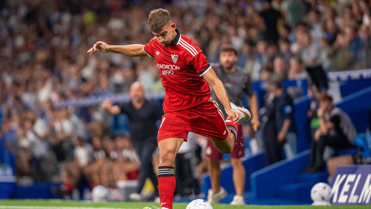 La expulsión desde los ojos de Kike Salas: "Estoy al lado y veo claramente que toca el balón"