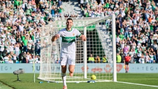 Rafa Mir, novedad en el entrenamiento de Eder Sarabia, acelera en su regreso y pone el foco en Osasuna