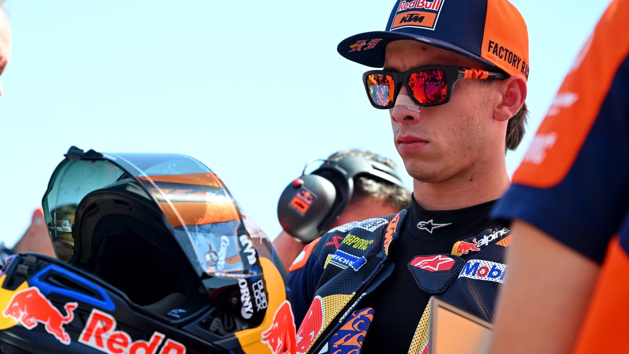 Pedro Acosta da marcha atrás con KTM