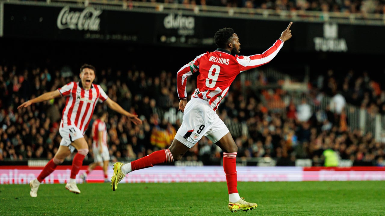 El detallazo de Iñaki Williams con el debutante Monreal y su dedicatoria de gol: "Es especial"
