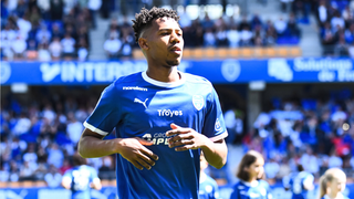 Levante y Alavés se enfrentan por Tawfik Bentayeb, el heredero de Carlos Espí