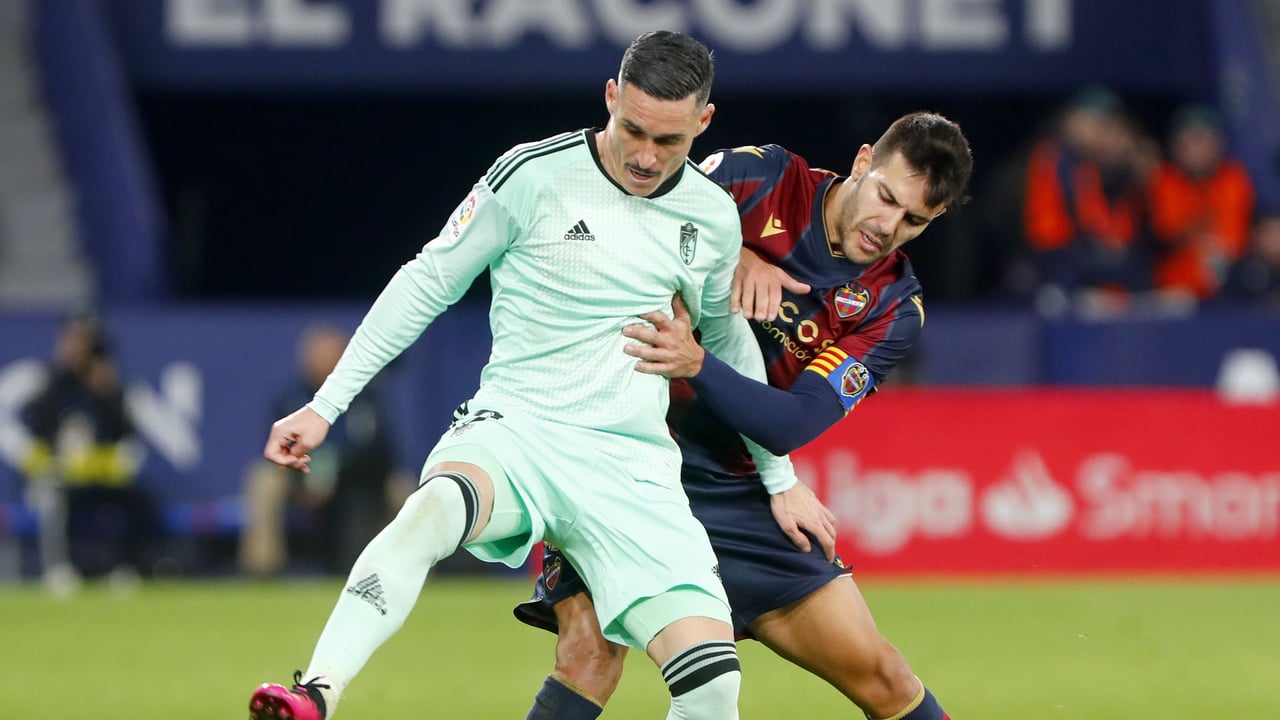 Fin de un culebrón pero el delantero no llega aún a Granada