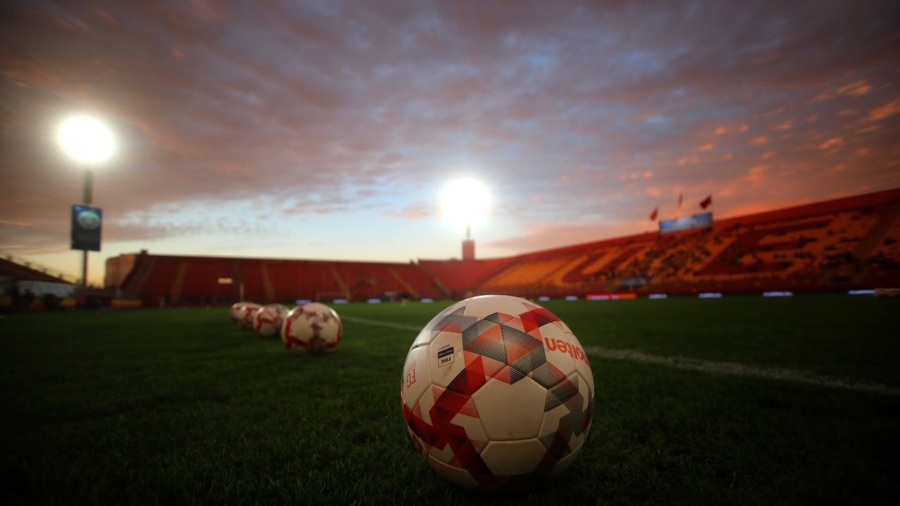El fútbol cambia el papel de los recogepelotas