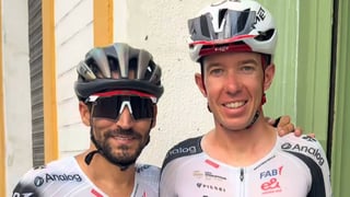 Jesús Navas entrena con los mejores del ciclismo por las calles de Sevilla