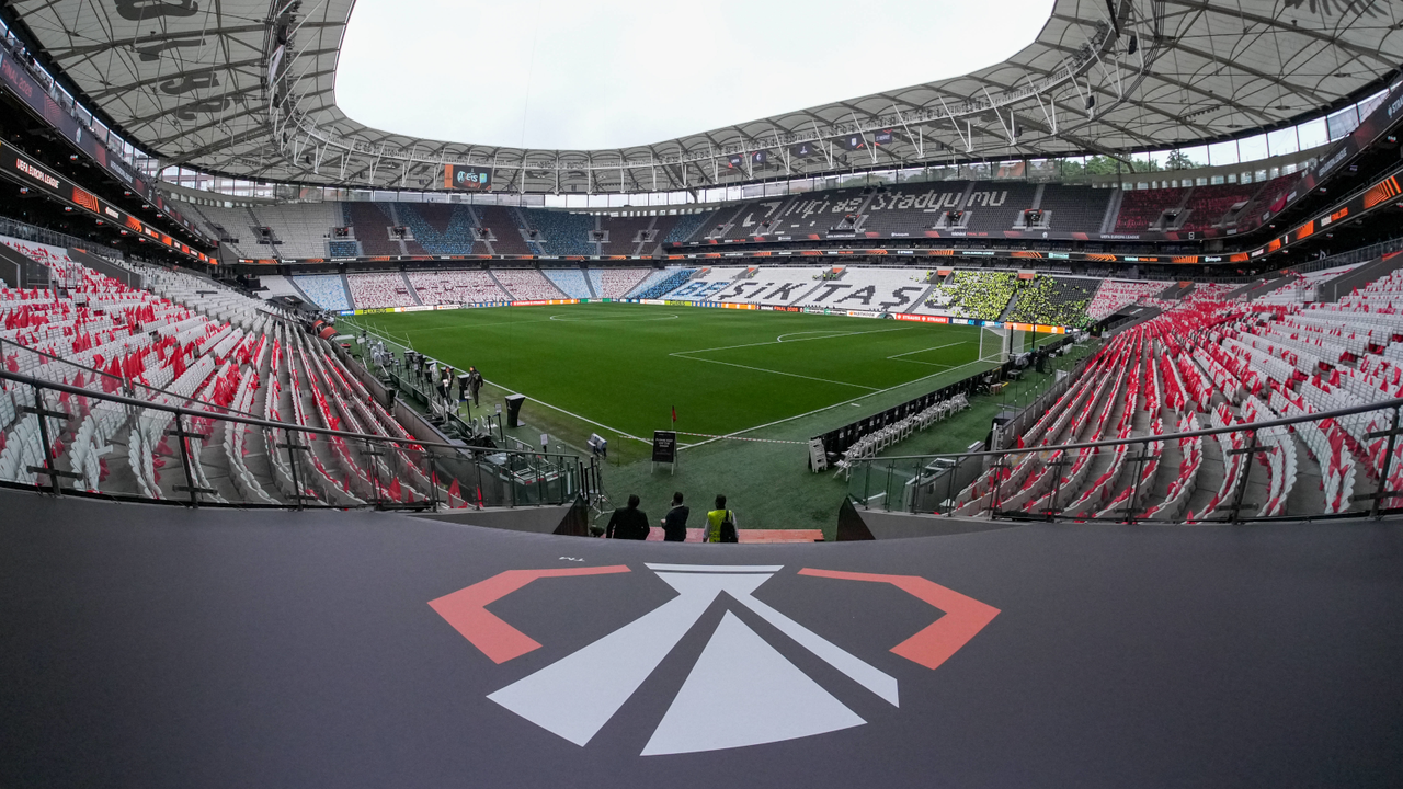 Friburgo - Aston Villa: alineaciones confirmadas, horario y dónde ver hoy en tv la final de la Europa League