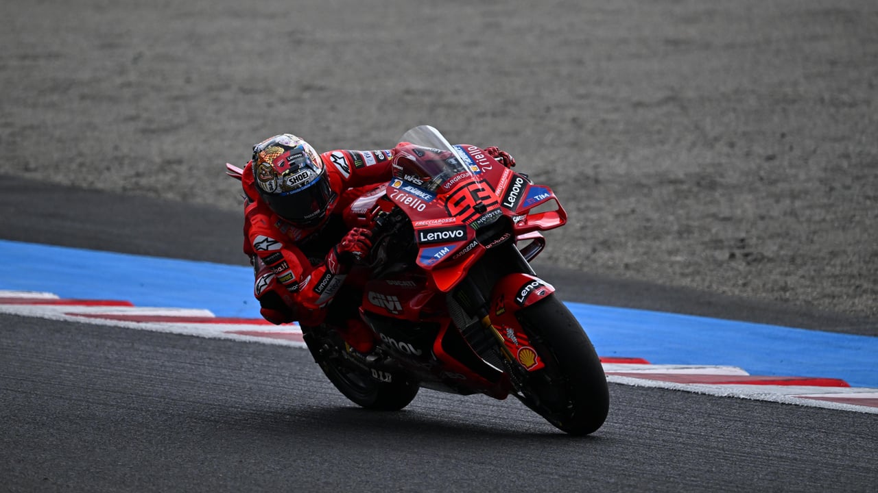 Marc Márquez da el susto con dos caídas en Indonesia