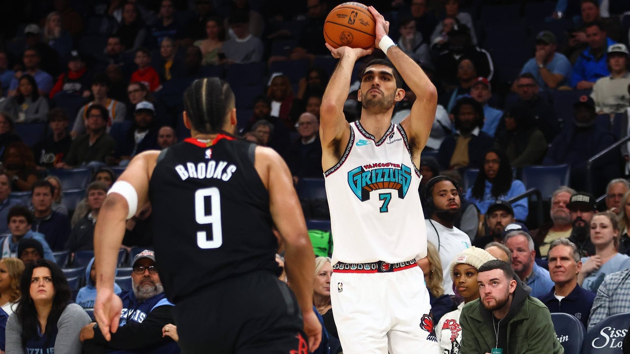 Santi Aldama encuentra su rol y Lebron James puede solo