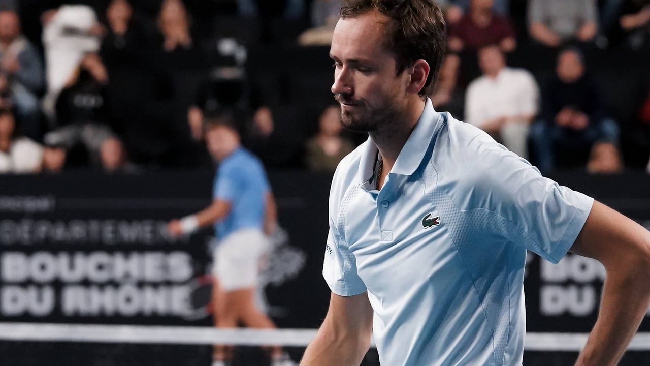 Preocupación por Medvedev tras su retirada en Doha