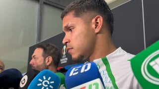 Cucho Hernández celebra el exitoso invento de Pellegrini: "Si no es por Aitor Ruibal, se queda en un 'Uy'" 