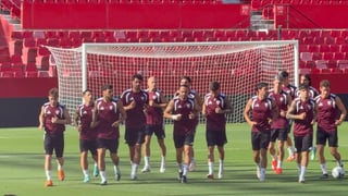 Sangante y Kike Salas vuelven a aparecer con el Sevilla antes de la batalla frente al Barcelona