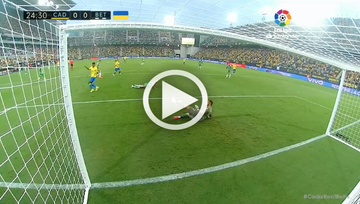 (Vídeo) La espectacular parada con la que Claudio Bravo evitó el gol de Álex Fernández